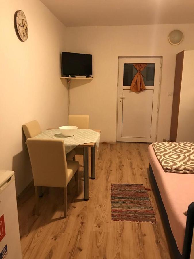 Studio Apartments Mt Šmrika Buitenkant foto